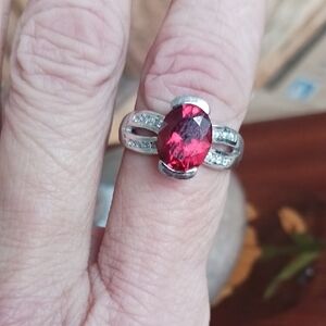 Beautiful!Vintage!925 solid,Large,cherry  red,unidentified,stone.